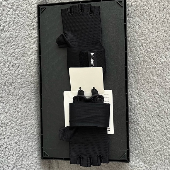 Lululemon License to Train Boxing Wraps Black Sz M/L NWT - Picture 6 of 9